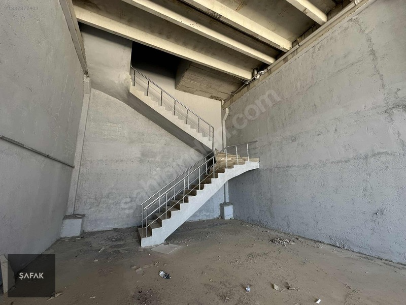 Şafak-toptancılar Sitesinde 220m2 Satılık Depo — fotoğraf 4