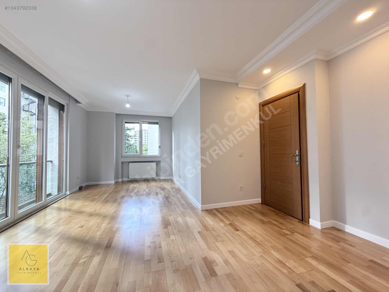 Suadiye'de Satılık 2+1 Boş Daire - 90m² -2 Balkonlu - Otoparklı — fotoğraf 9