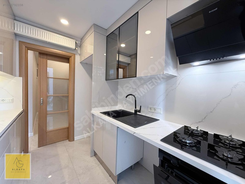 Suadiye'de Satılık 2+1 Boş Daire - 90m² -2 Balkonlu - Otoparklı — fotoğraf 14