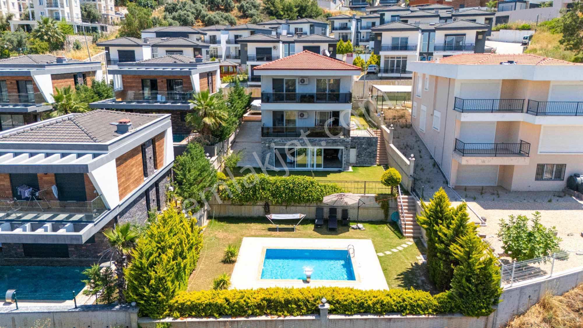 Kuşadası Soğucak’Ta 634 M² Arsa İçınde Özel Havuzlu Vılla