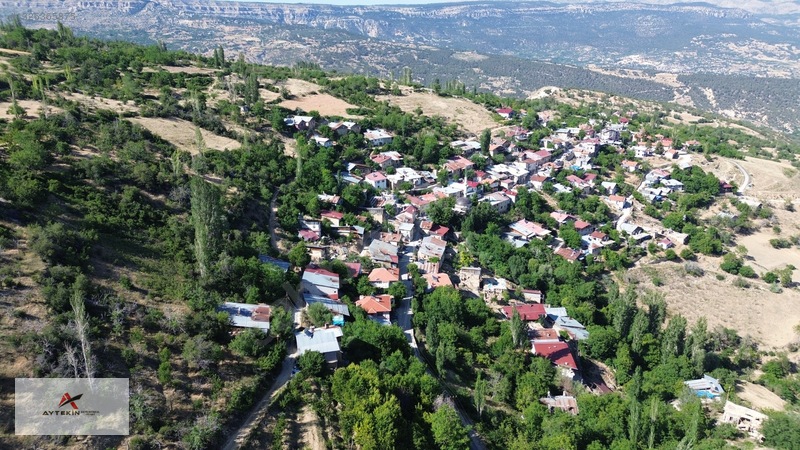 Başyayla Üzümlü Mahallesi'Nde 1.252 M² Arsa İçerisinde Kerpiç Ev