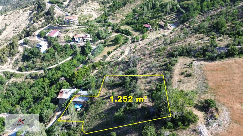 Başyayla Üzümlü Mahallesi'nde 1.252 M² Arsa İçerisinde Kerpiç Ev — fotoğraf 2