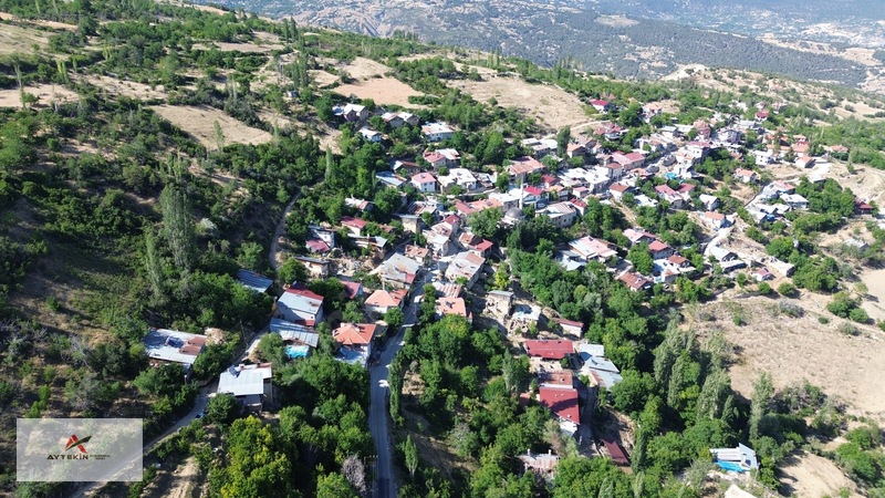 Başyayla Üzümlü Mahallesi'nde 1.252 M² Arsa İçerisinde Kerpiç Ev — fotoğraf 9
