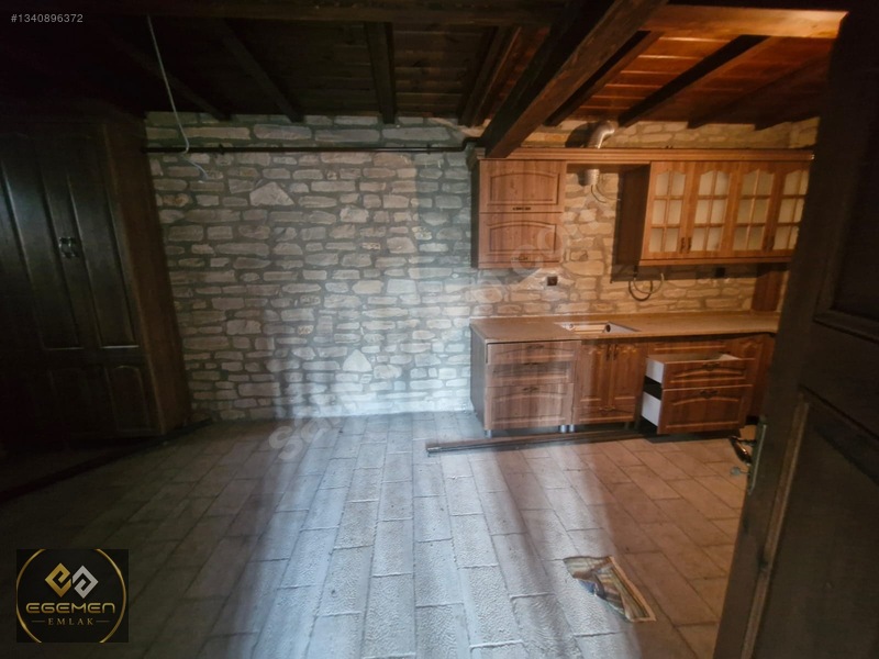 Egemen Emlak'tan Bağlarbaşı'nda Satılık 3 Katlı Bahçeli Konak — fotoğraf 5