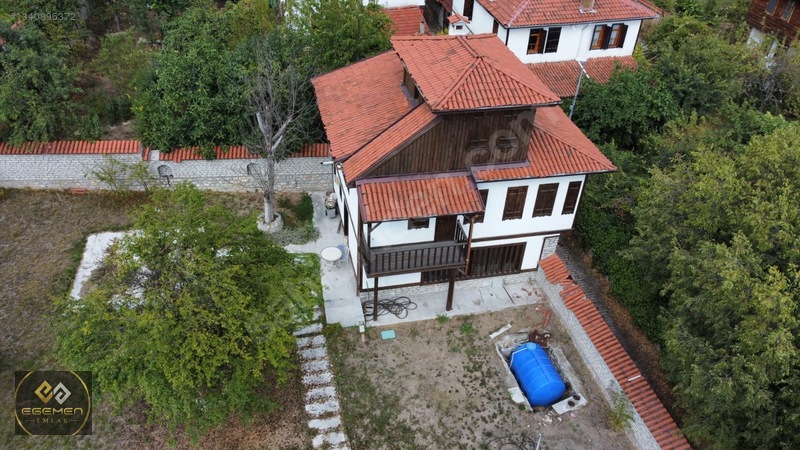 Egemen Emlak'tan Bağlarbaşı'nda Satılık 3 Katlı Bahçeli Konak — fotoğraf 39