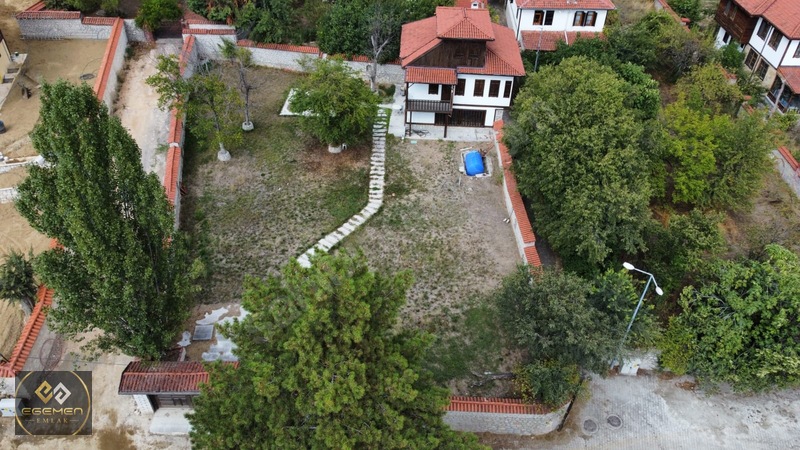 Egemen Emlak'tan Bağlarbaşı'nda Satılık 3 Katlı Bahçeli Konak — fotoğraf 40