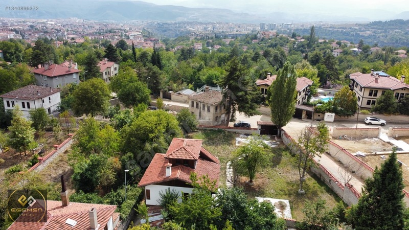Egemen Emlak'tan Bağlarbaşı'nda Satılık 3 Katlı Bahçeli Konak — fotoğraf 44