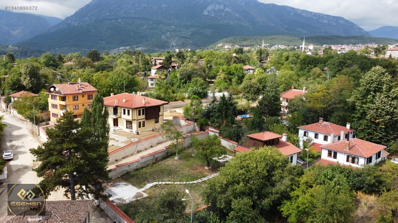 Egemen Emlak'tan Bağlarbaşı'nda Satılık 3 Katlı Bahçeli Konak — fotoğraf 45
