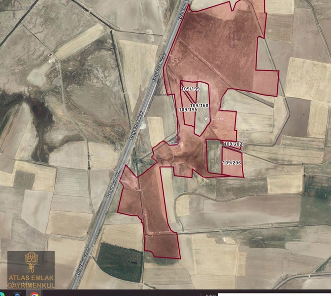 Atlas'tan Göllü Mah. Erciş Yoluna Yakın Satılık 15.595 M2 Tarla — fotoğraf 2