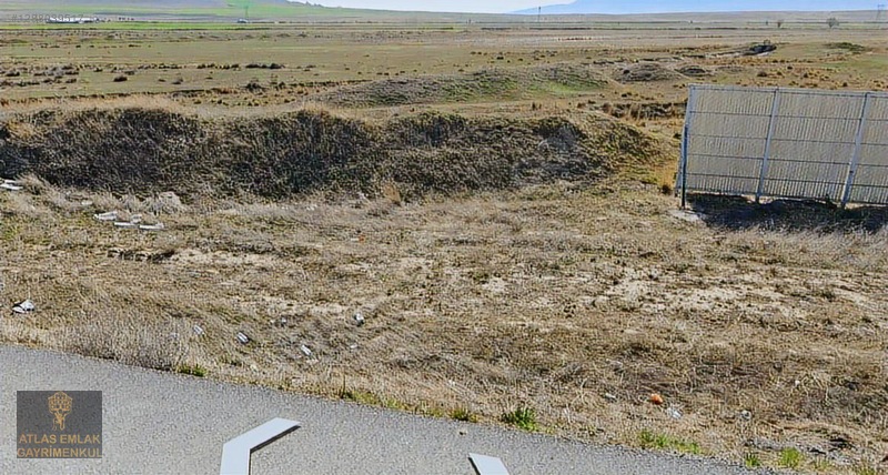 Atlas'tan Göllü Mah. Erciş Yoluna Yakın Satılık 15.595 M2 Tarla — fotoğraf 5