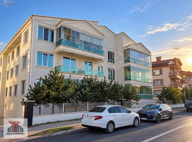 Kartal Gayrimenkul'den Yaşamkent 2'de 3+1 Arakat Lüx Daire