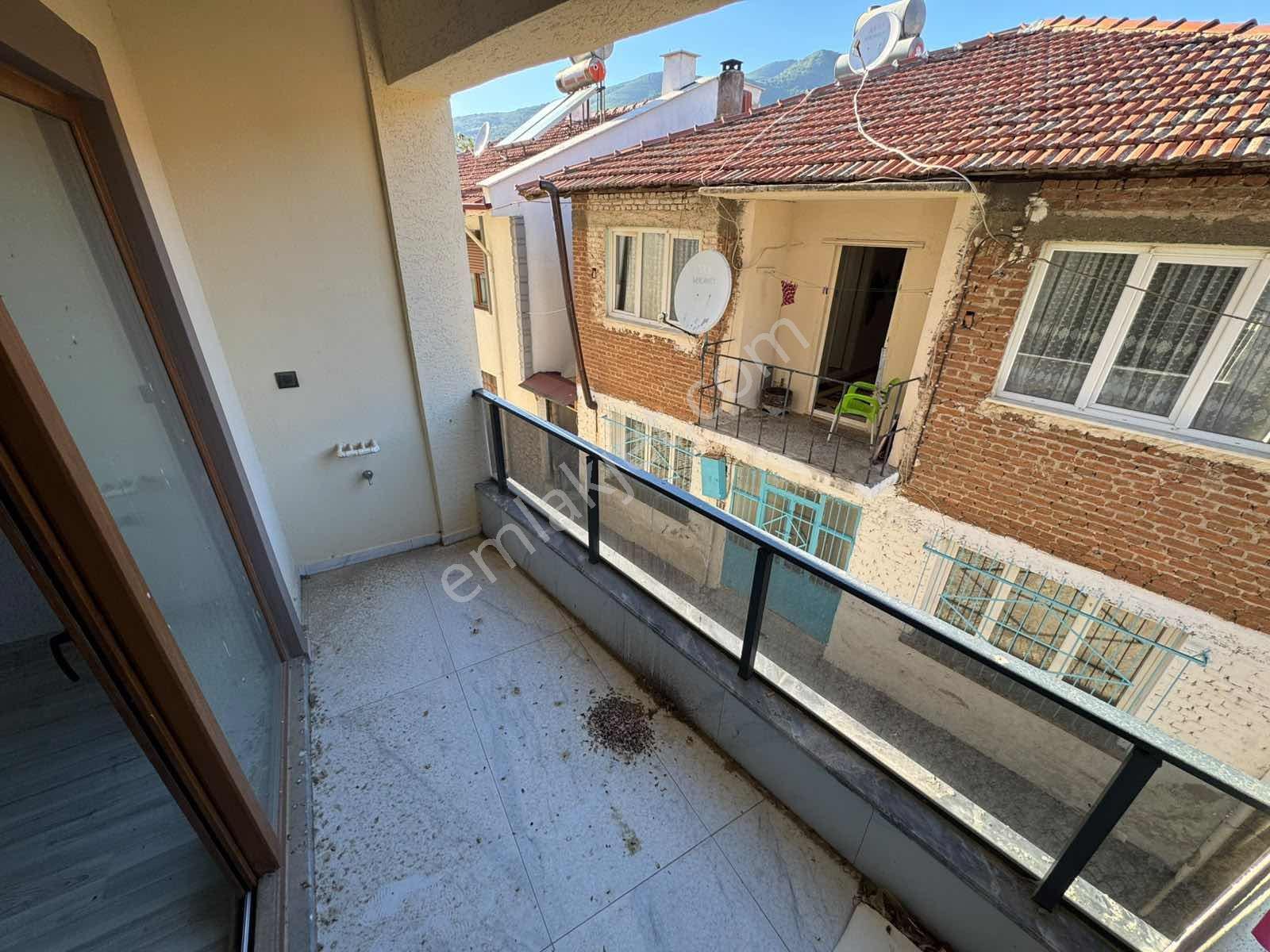 Güçlü Kardeşlerden Güre Köy Merkezinde 2+1 Daire — fotoğraf 12