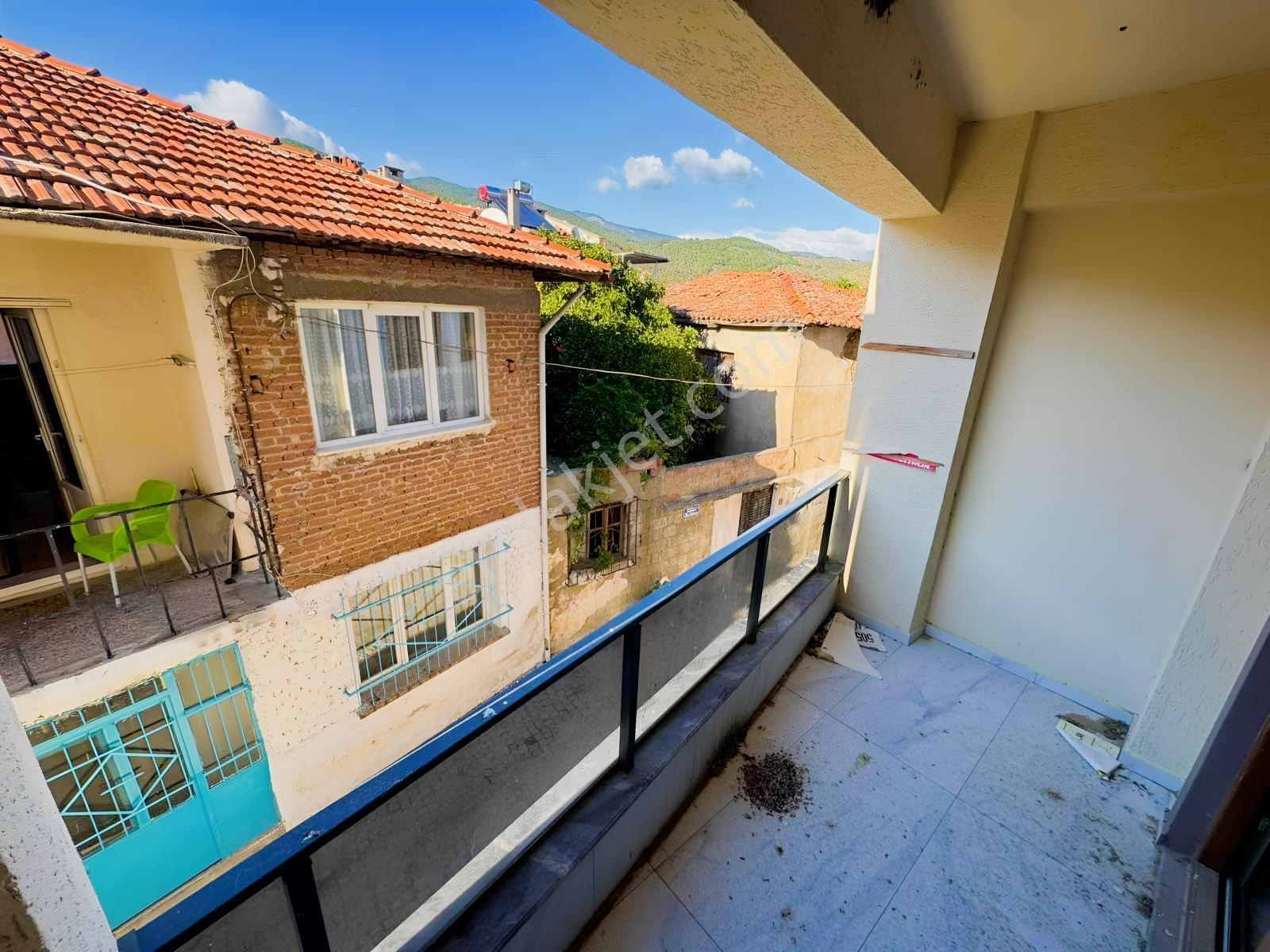 Güçlü Kardeşlerden Güre Köy Merkezinde 2+1 Daire — fotoğraf 13