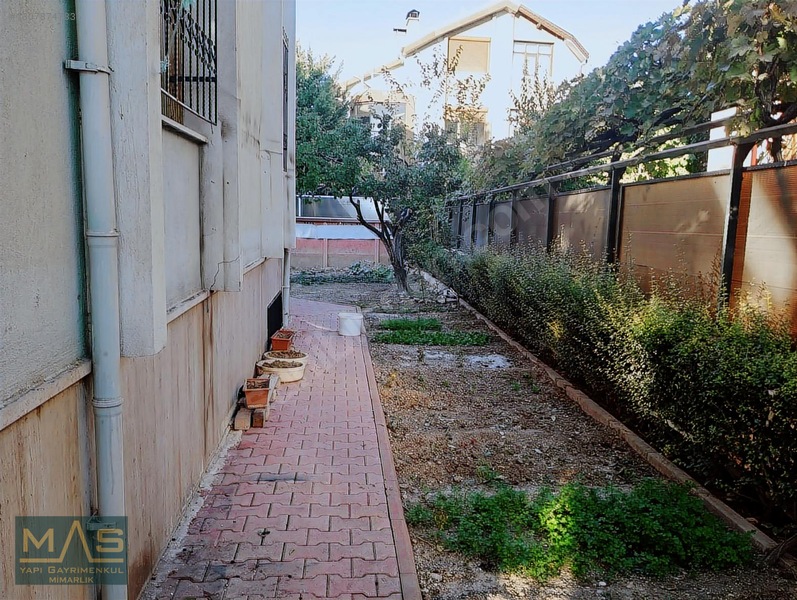 5+1 Odalı 3 Katlı Kombili Bahçe Kullanımı Olan Gazze Cad. Yakın — fotoğraf 13