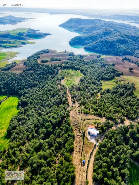 Özkan Öztürk'Ten Doğanın Ortasında Muhteşem Göl Manzaralı Villa