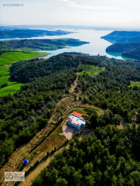 Özkan Öztürk'ten Doğanın Ortasında Muhteşem Göl Manzaralı Villa — fotoğraf 2