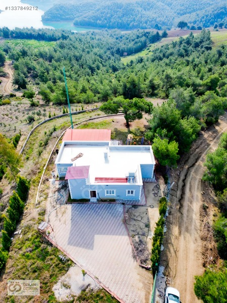 Özkan Öztürk'ten Doğanın Ortasında Muhteşem Göl Manzaralı Villa — fotoğraf 5