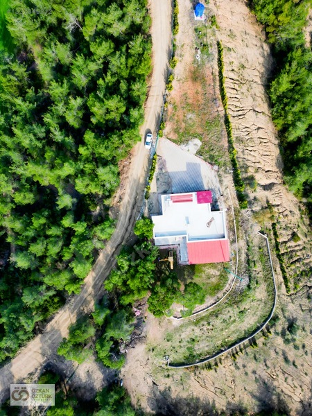 Özkan Öztürk'ten Doğanın Ortasında Muhteşem Göl Manzaralı Villa — fotoğraf 8