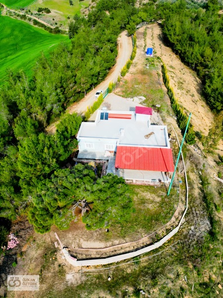 Özkan Öztürk'ten Doğanın Ortasında Muhteşem Göl Manzaralı Villa — fotoğraf 10