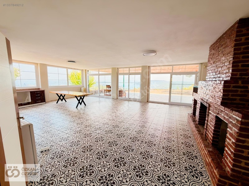 Özkan Öztürk'ten Doğanın Ortasında Muhteşem Göl Manzaralı Villa — fotoğraf 23