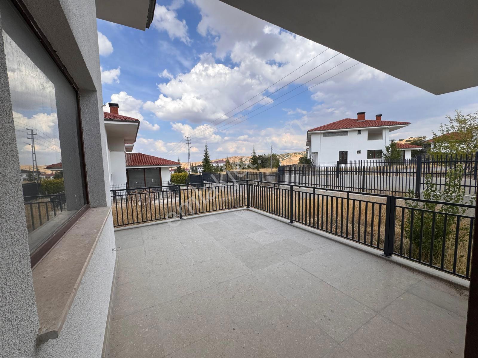 Etimesgut Balıkuyumcu’da 2023 Yapımı, 3 Katlı 4+2 Sıfır Villa | 330 M² Brüt — fotoğraf 10