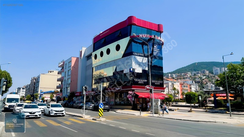 Narlıdere'nin Merkezi Noktasında 130 M² Satılık Ofis — fotoğraf 20