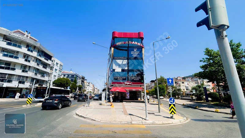 Narlıdere'nin Merkezi Noktasında 130 M² Satılık Ofis — fotoğraf 24