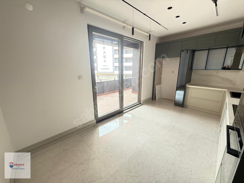 Remax İlk'den Kombina'da 3+0 Satılık Daire — fotoğraf 3