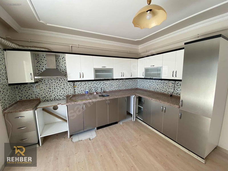 Rehber Emlak'tan Gülbeyaz Konutları'nda Satılık 3+1 Daire — fotoğraf 2