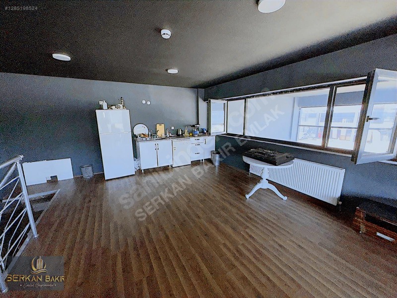 Merkez Galericiler Sitesi Giriş Köşe Ve 2 Cepheli Kiralık Dükkan — fotoğraf 13