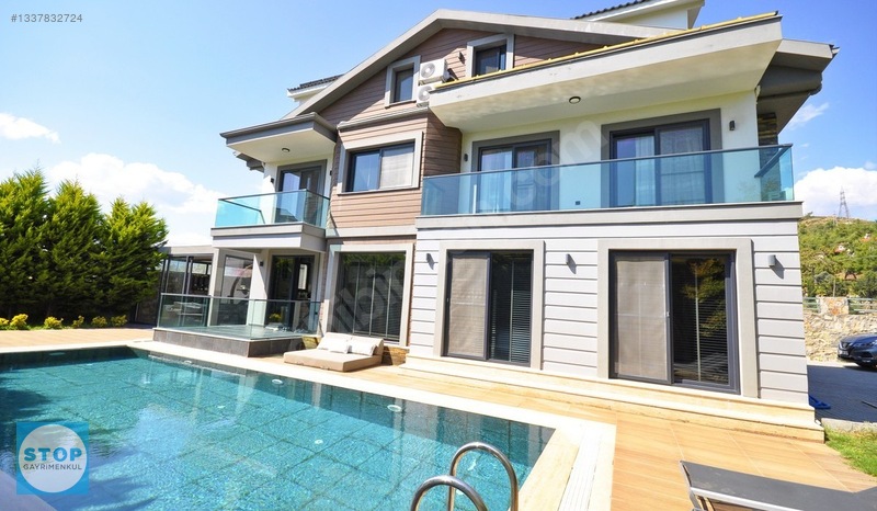 Stoptan Foça Kocaçalışta 600m² Açık Alanlı Satılık 4.5+1 Villa