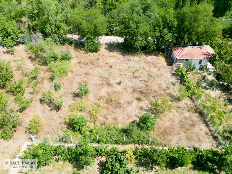 Kale Emlak'tan Yavru Köyünde Hisseli 1.000 M² Satılık Bağ — fotoğraf 3