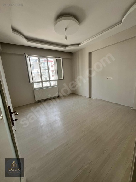 Uğur Gayrimenkul'den Eyüp Sultan'da 3+1(memur Şartlı) — fotoğraf 5