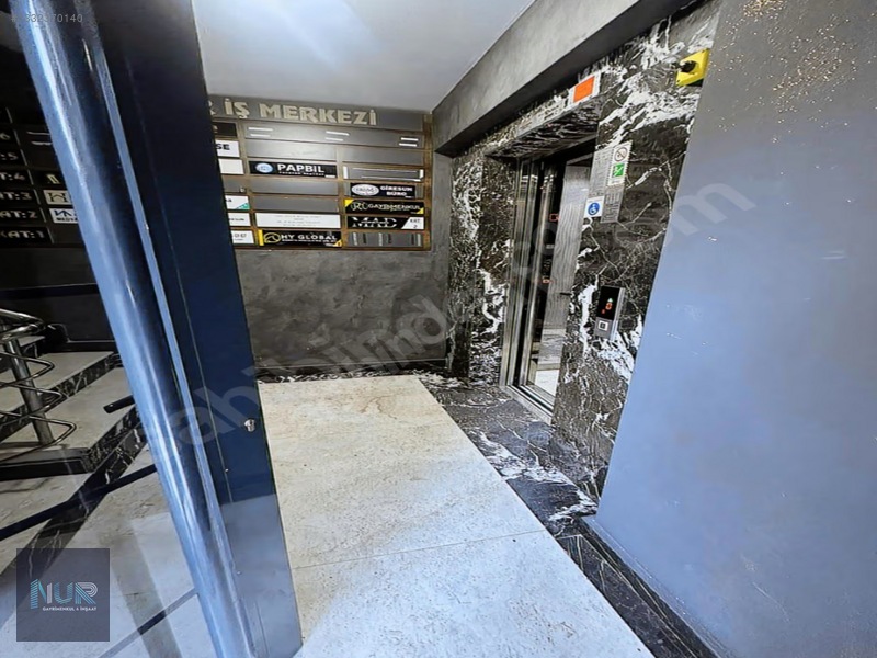 Nur Gayrimenkul'den Resul Yazar İş Merkezinde Kiralık Büro — fotoğraf 3