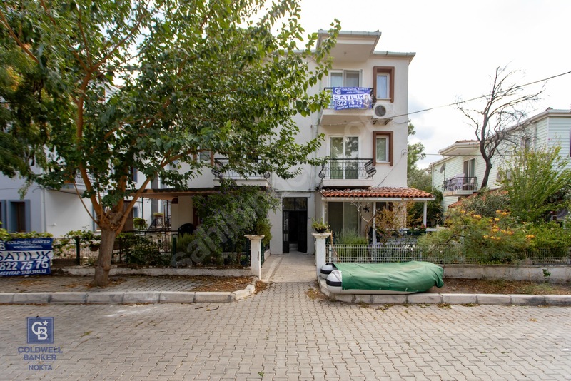 Foça Atatürk Mah. Eşyalı Satılık 2+1 Daire — fotoğraf 2