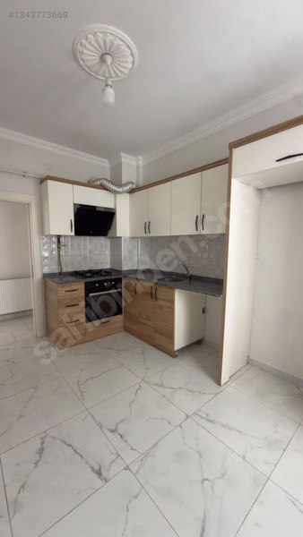 Ergün Gayrimenkulden Üniversite Mahallesinde Kiralık 3+1 — fotoğraf 3