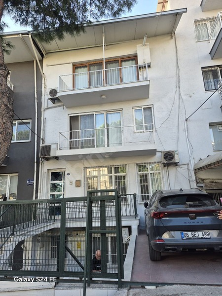 Bornova Atatürk Mahallesi'nde Eşyalı 3+1 Kiralık Daire