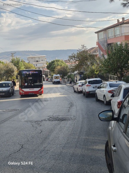 Bornova Atatürk Mahallesi'nde Eşyalı 3+1 Kiralık Daire — fotoğraf 2