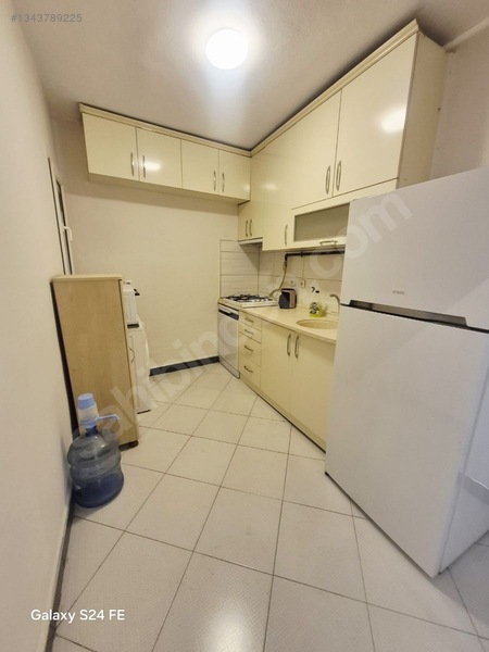Bornova Atatürk Mahallesi'nde Eşyalı 3+1 Kiralık Daire — fotoğraf 4