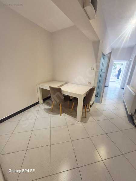 Bornova Atatürk Mahallesi'nde Eşyalı 3+1 Kiralık Daire — fotoğraf 5