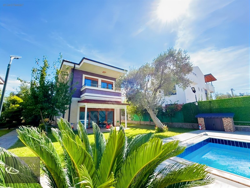 Akçay'da Aygül'den Site İçi Havuzlu Güvenlikli 3+1 Satılık Villa