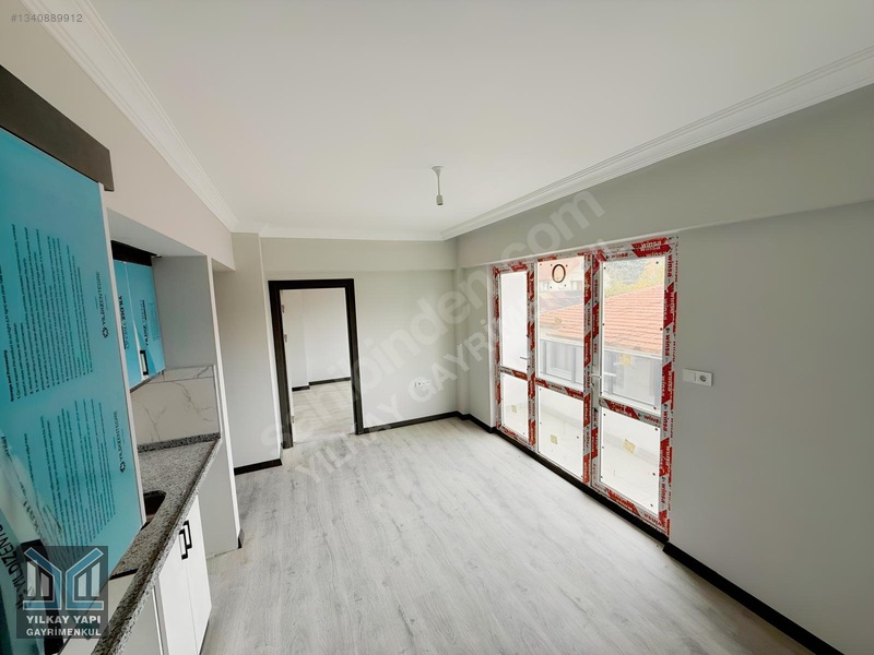 Yılkay Gayrimenkul- İki Katlı Binada Satılık 1+1 — fotoğraf 5