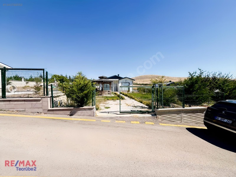 Gölbaşı Karaoğlanda 500 M² Bahçeli, Net 60 M² 2+1 Hobi Bahçesi