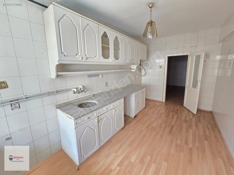 Remax İlke'den Çaykara Caddesi'nde 3+1 Satılık Daire — fotoğraf 2