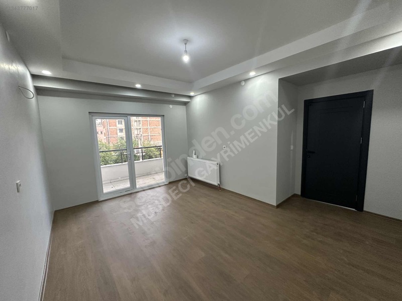 Müjdeci Gayrimenkulden Ssk Caddesinde Satılık 2+1 Ara Kat Daire — fotoğraf 5