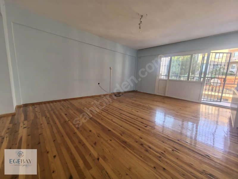 Egebay'dan Laleli Mahallesi 3+1 Ara Kat Çift Cephe Kiralık — fotoğraf 3