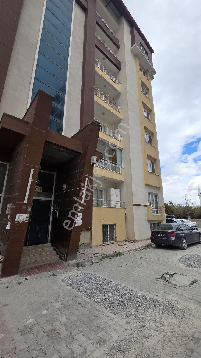Satılık 1+1 Eşyalı Yarı Bodrum Daire — fotoğraf 3