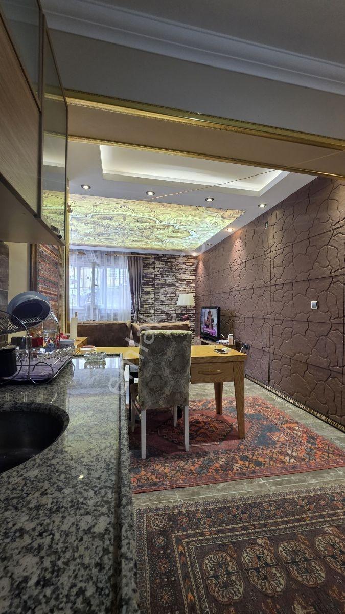 Satılık 1+1 Eşyalı Yarı Bodrum Daire — fotoğraf 5