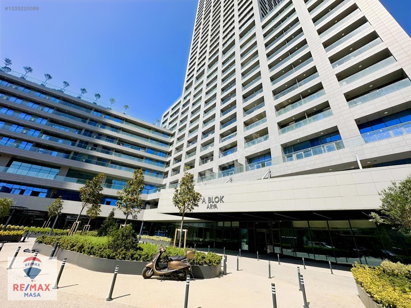 Remax Masa Ataşehir Modern 1+1 Kiralık Balkonlu 40.kat Daire — fotoğraf 2