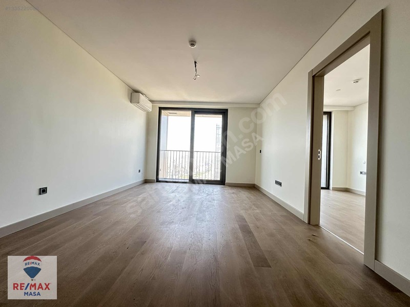 Remax Masa Ataşehir Modern 1+1 Kiralık Balkonlu 40.kat Daire — fotoğraf 24